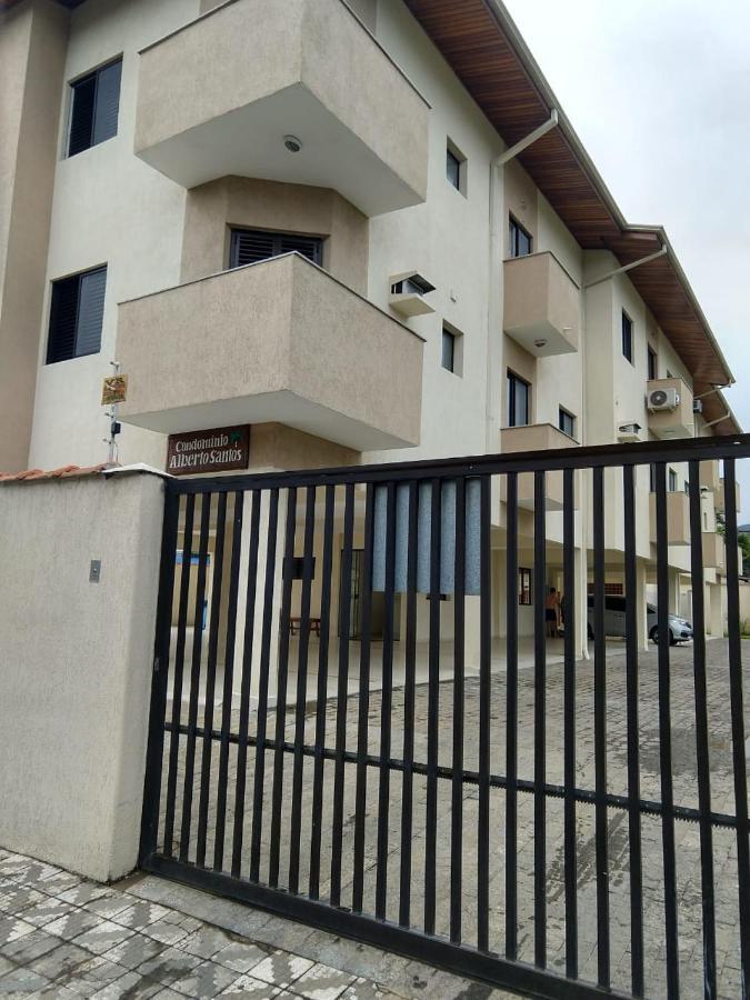 Apartamento Ubatuba, Itagua, Bem Localizado, Duas Vagas De Garagem Buitenkant foto